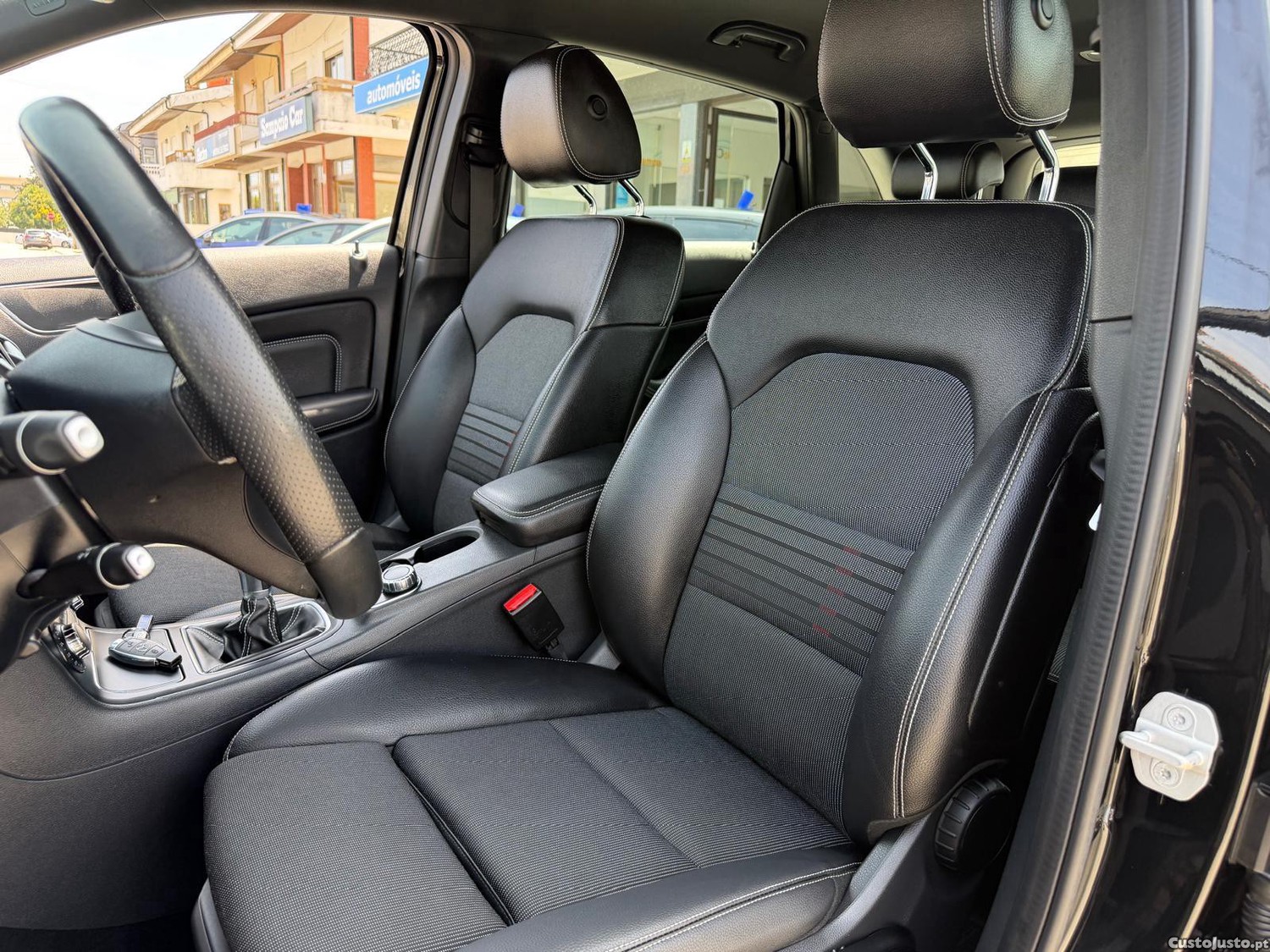 Mercedes-Benz B 180 d Urban — fotografia 18