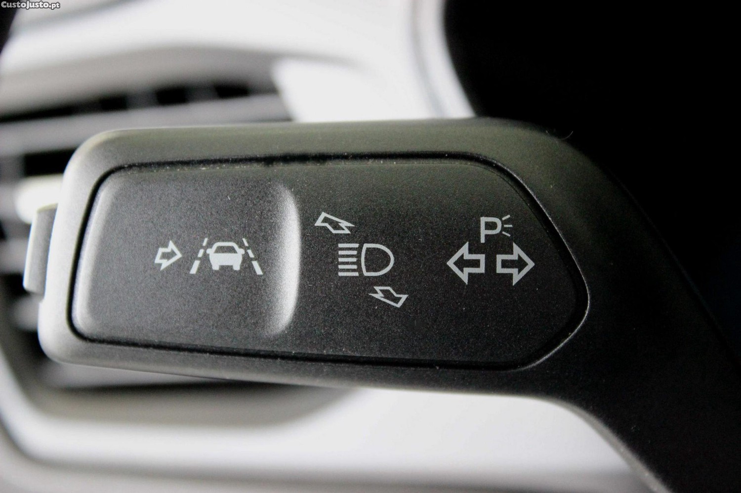 Ford Focus 1.0 EcoBoost MHEV ST-Line — fotografia 14