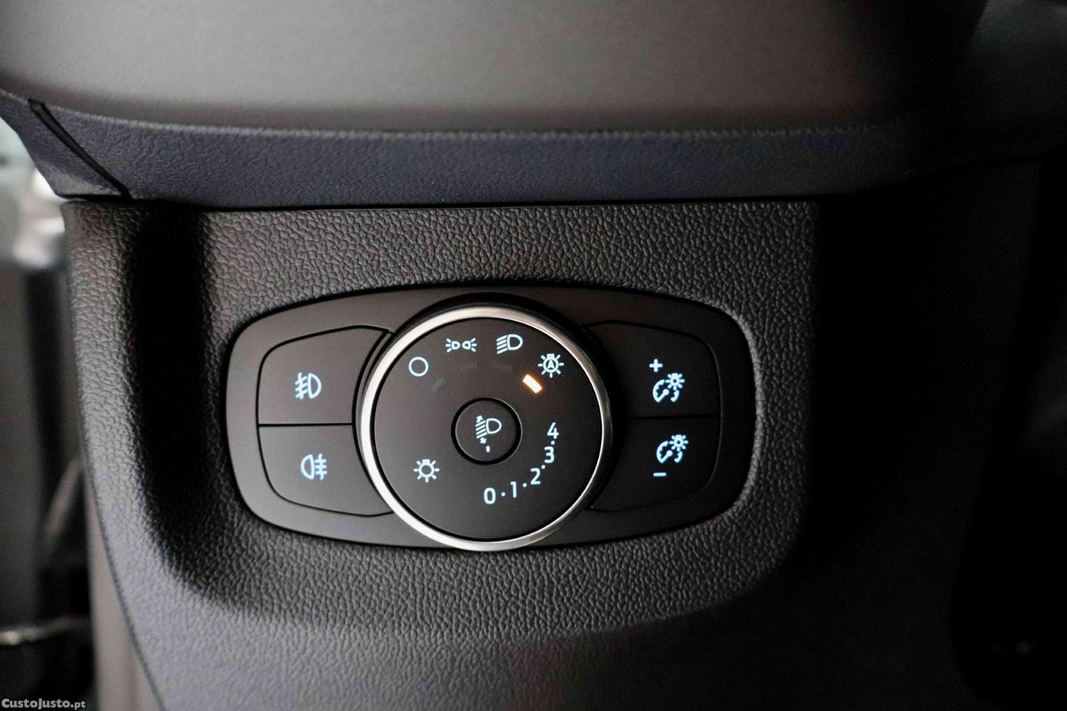 Ford Tourneo 1.0 EcoBoost Titanium — fotografia 16