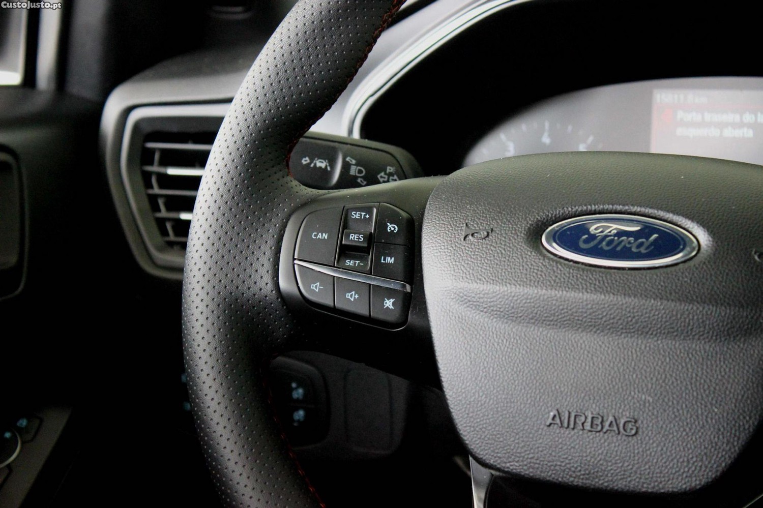 Ford Focus 1.0 EcoBoost MHEV ST-Line — fotografia 16