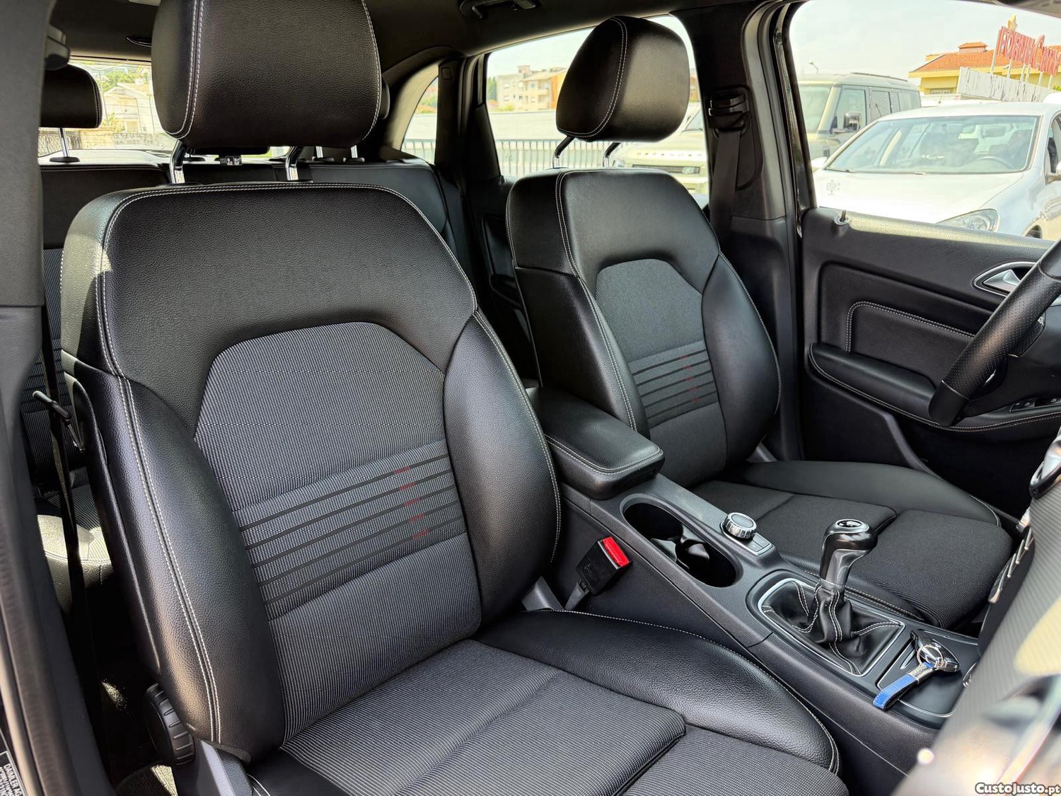 Mercedes-Benz B 180 d Urban — fotografia 11