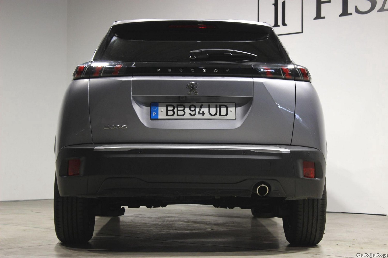 Peugeot 2008 1.5 BlueHDi Allure Pack EAT8 — fotografia 24