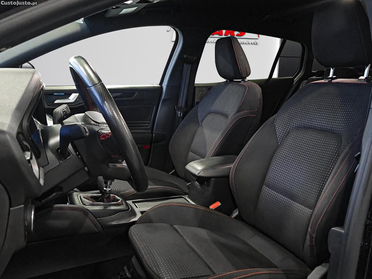 Ford Focus 1.0 EcoBoost MHEV ST — fotografia 8