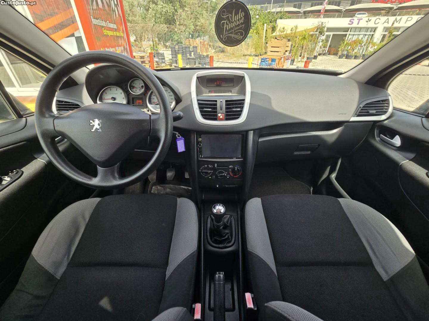 Peugeot 207 1.4 16V Trendy — fotografia 10