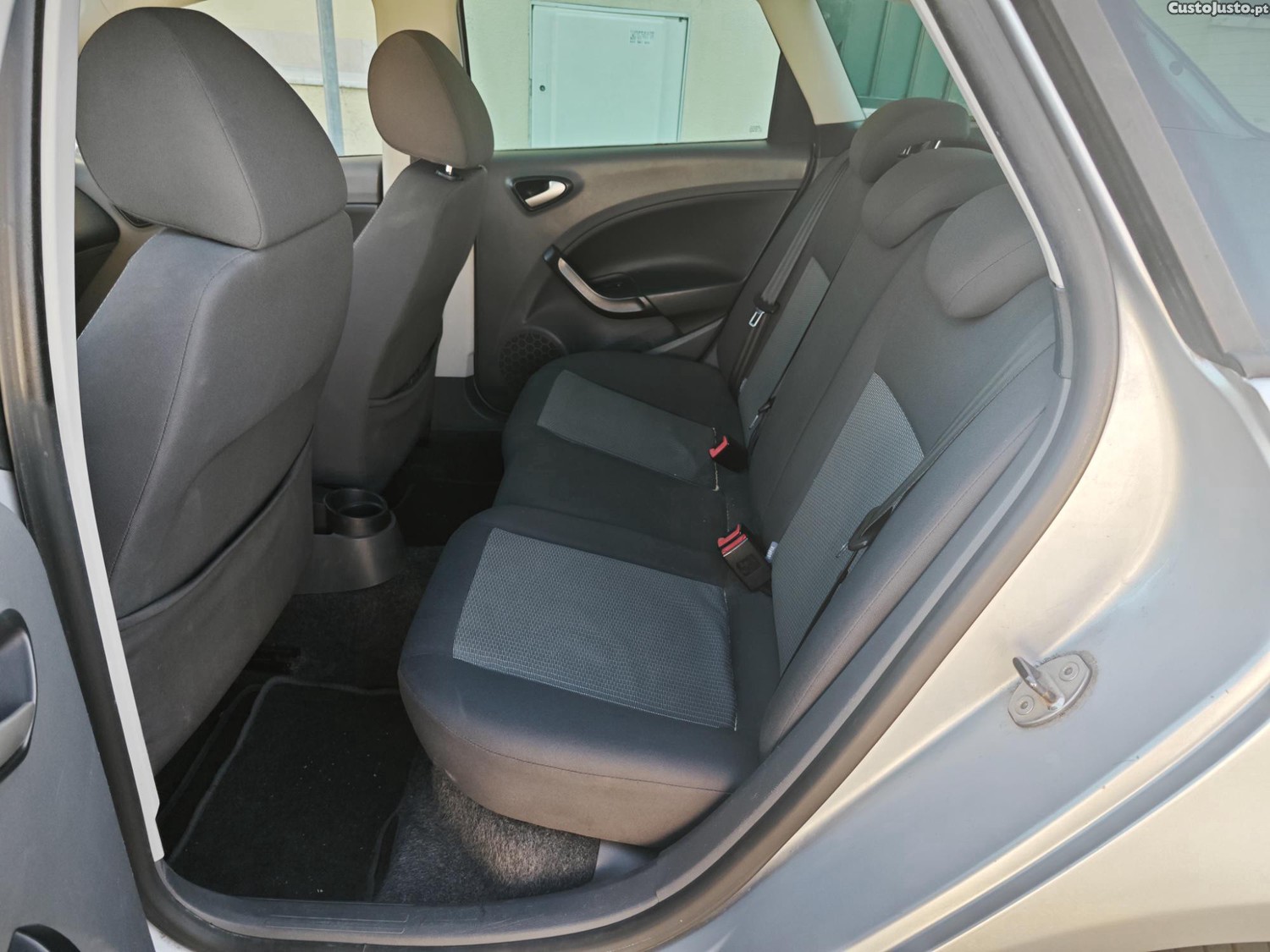 SEAT Ibiza ST 1.2 gasolina — fotografia 7