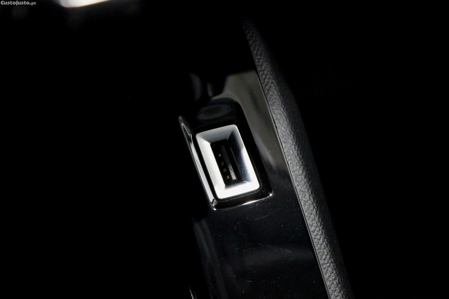Peugeot 208 1.5 BlueHDi Active Pack — fotografia 4