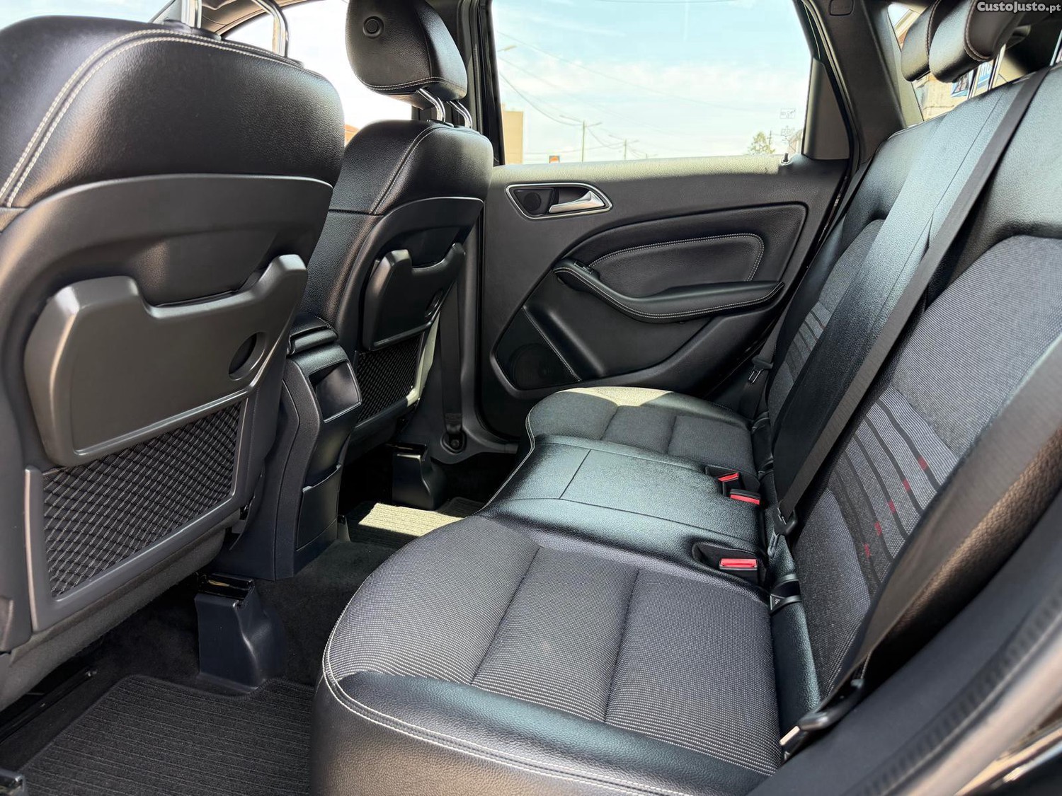 Mercedes-Benz B 180 d Urban — fotografia 17