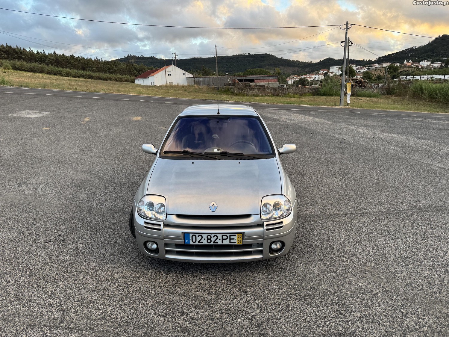Renault Clio 2.0 Sport — fotografia 7