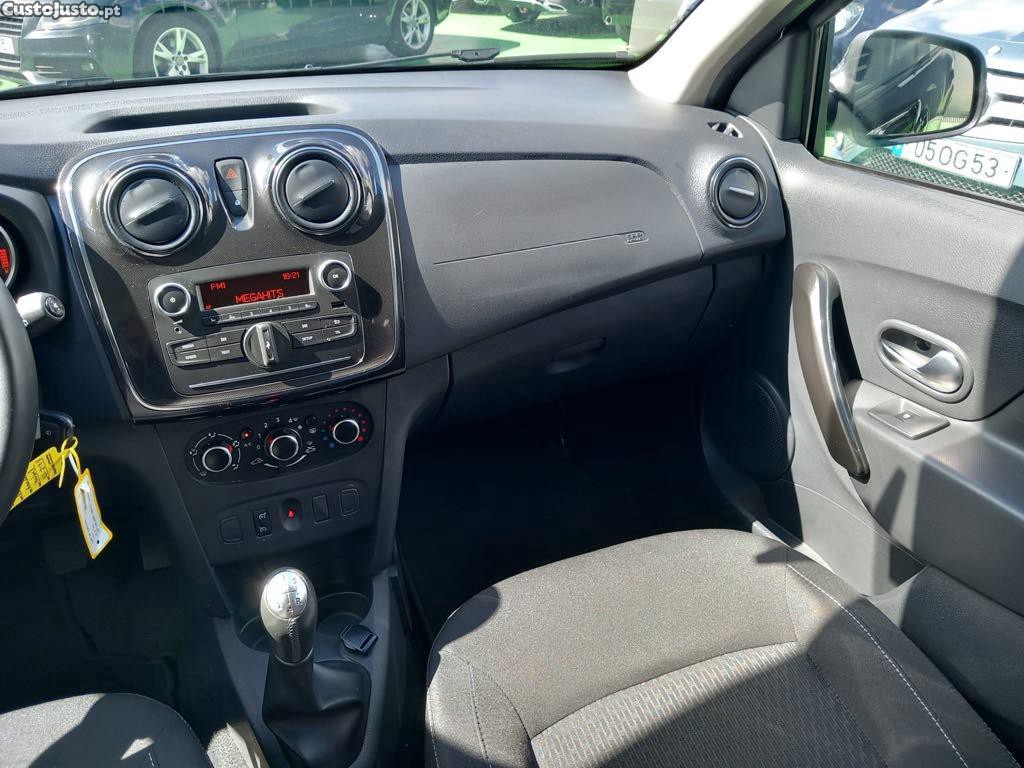 Dacia Sandero 1.0 SCe Comfort — fotografia 4