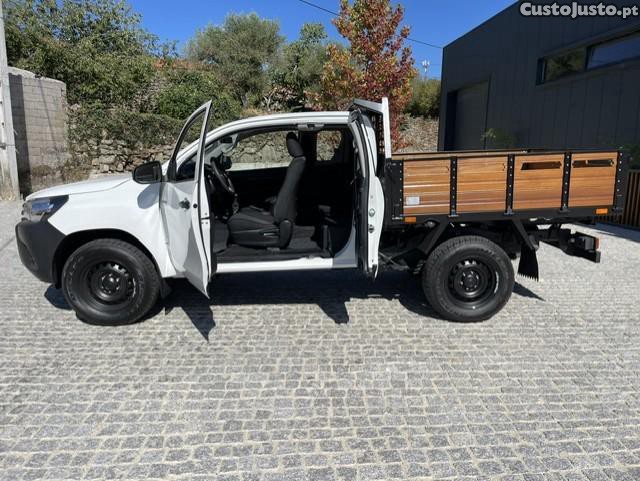 Toyota Hilux 2.4 D-4D 4WD CE 3L CH — fotografia 8