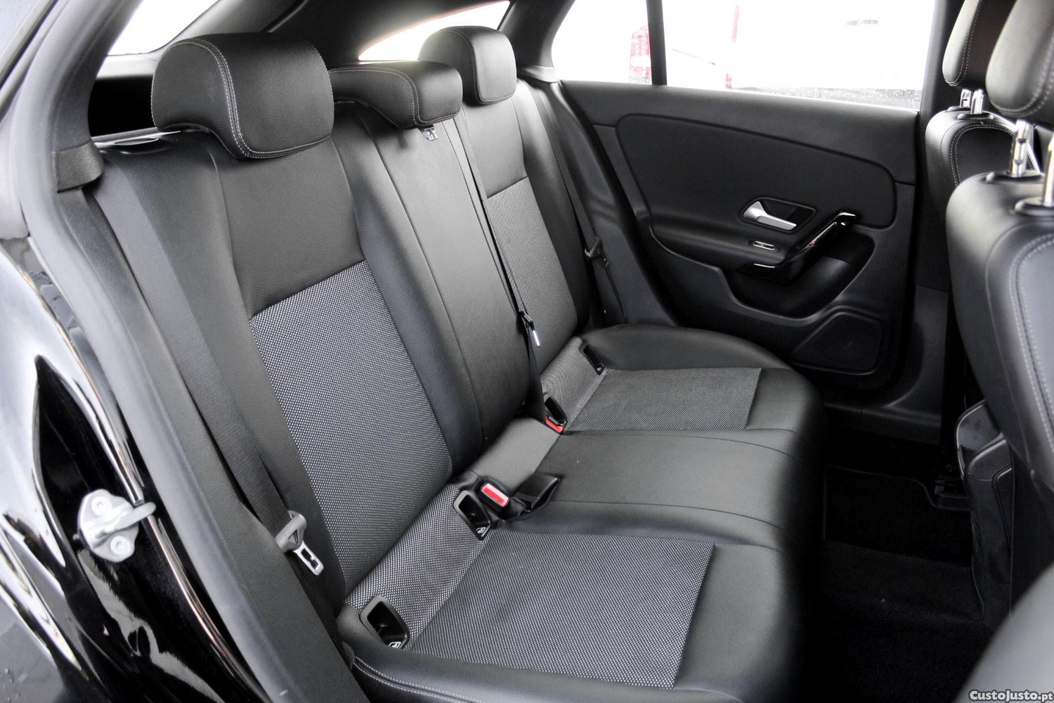Mercedes-Benz CLA 180 d Style — fotografia 6