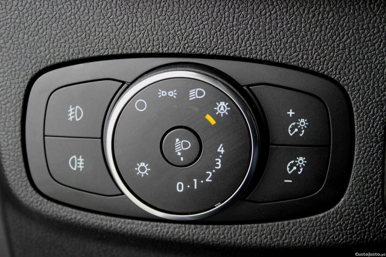 Ford Focus 1.0 EcoBoost MHEV ST-Line — fotografia 17