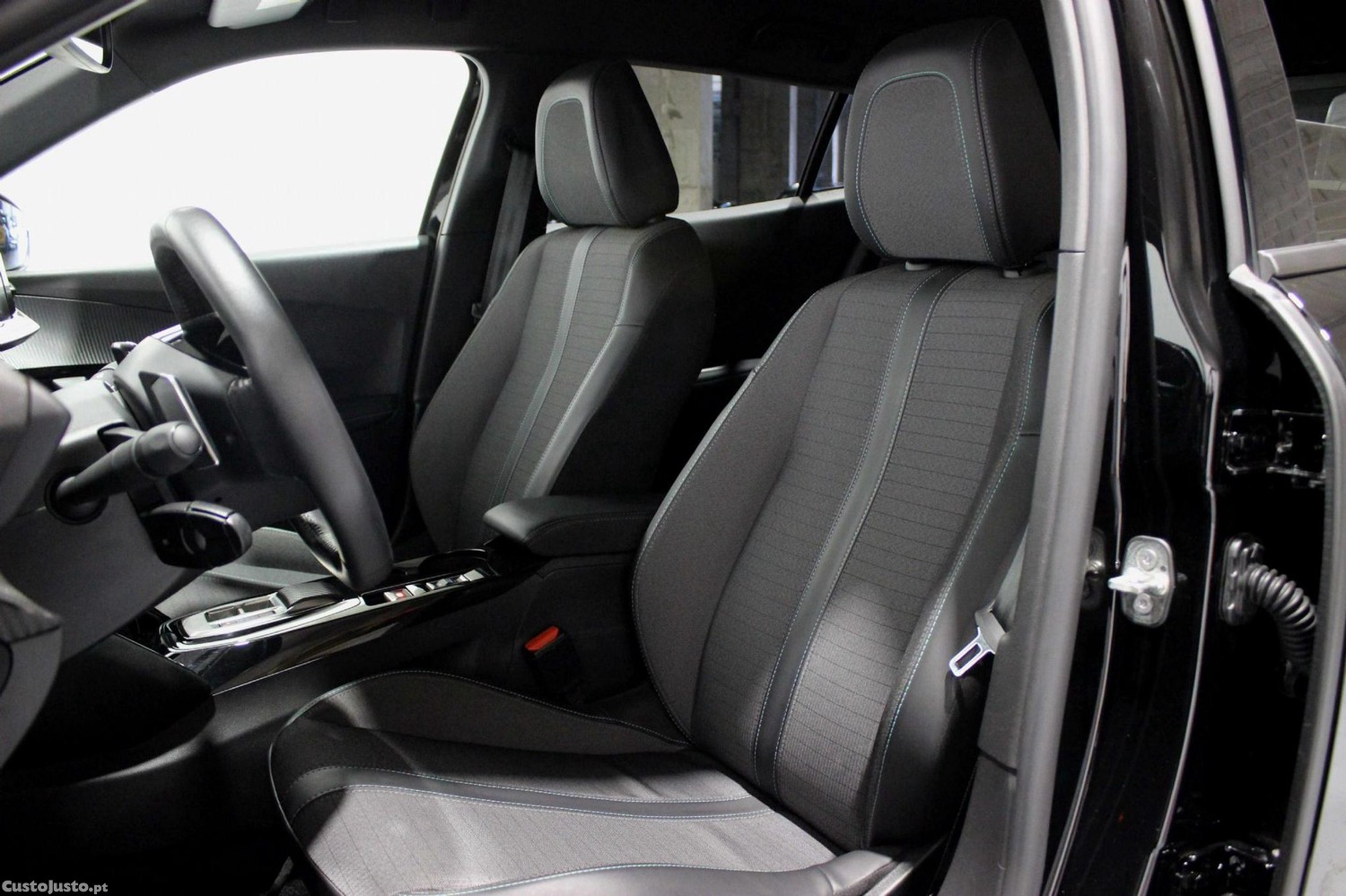 Peugeot 2008 1.5 BlueHDi Allure EAT8 — fotografia 10