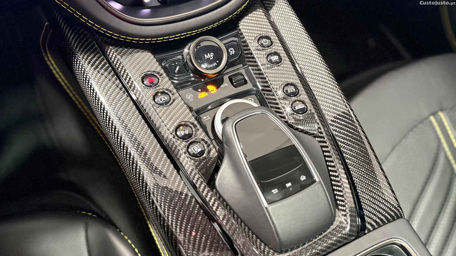 Aston Martin DB X 707 — fotografia 4