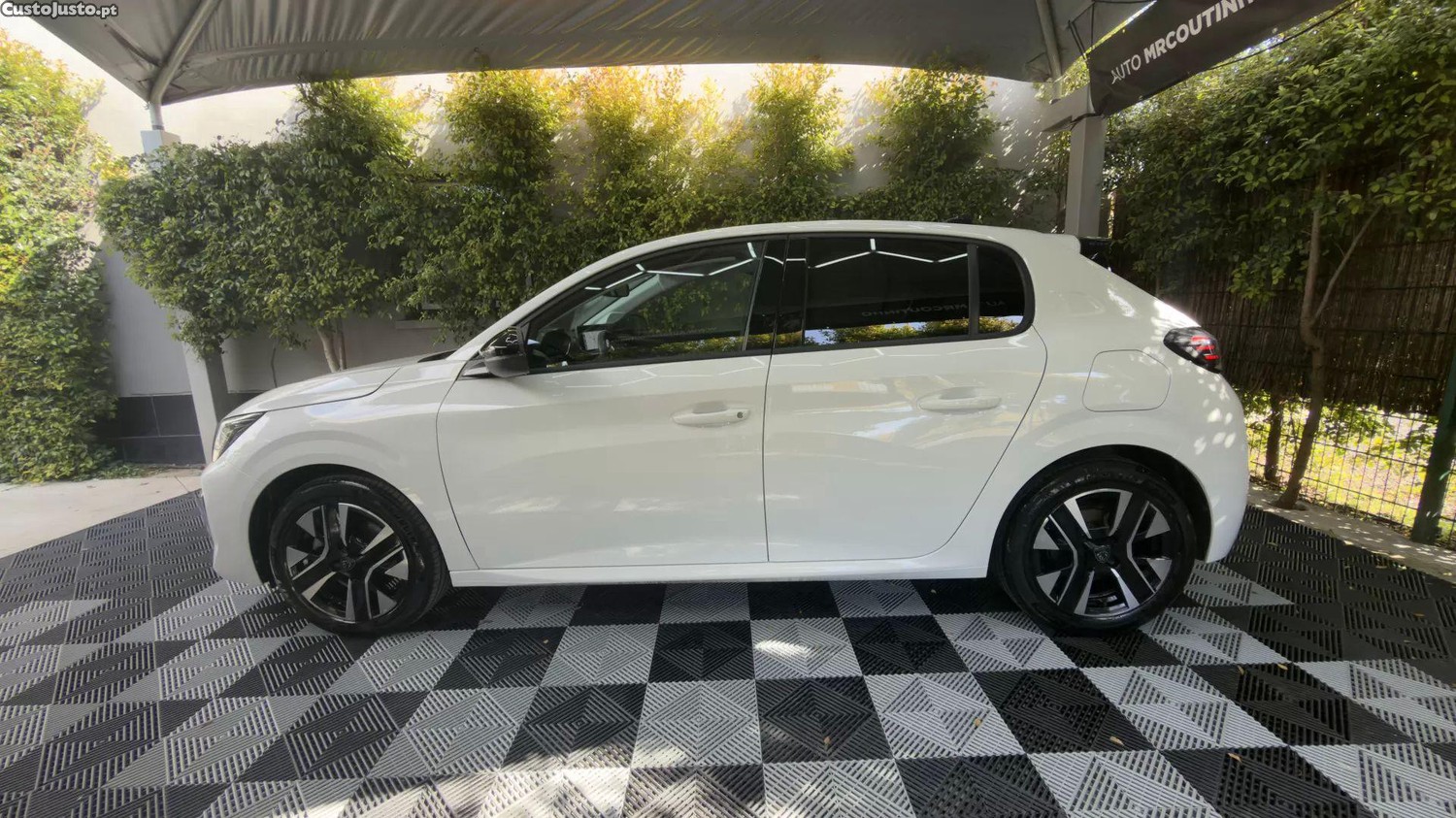 Peugeot 208 Puretech 100 allure — fotografia 12