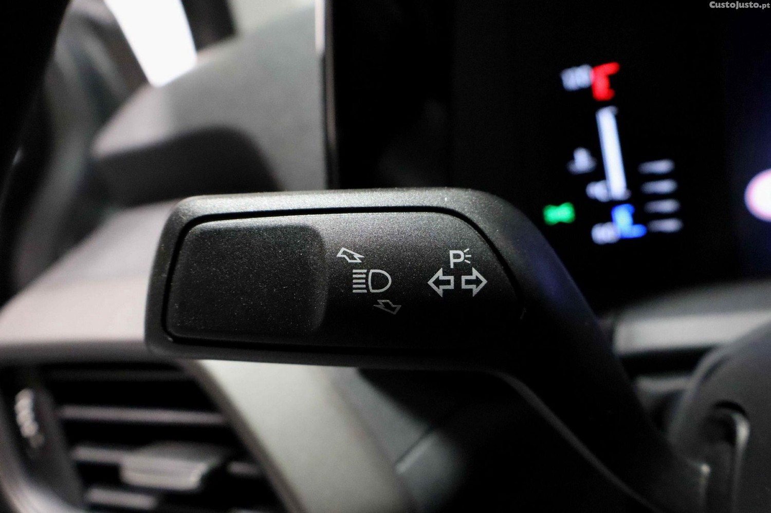 Ford Tourneo 1.0 EcoBoost Titanium — fotografia 13