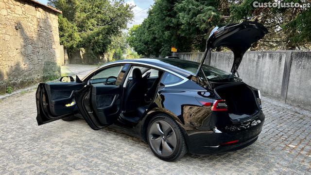 Tesla Model 3 Long range — fotografia 11