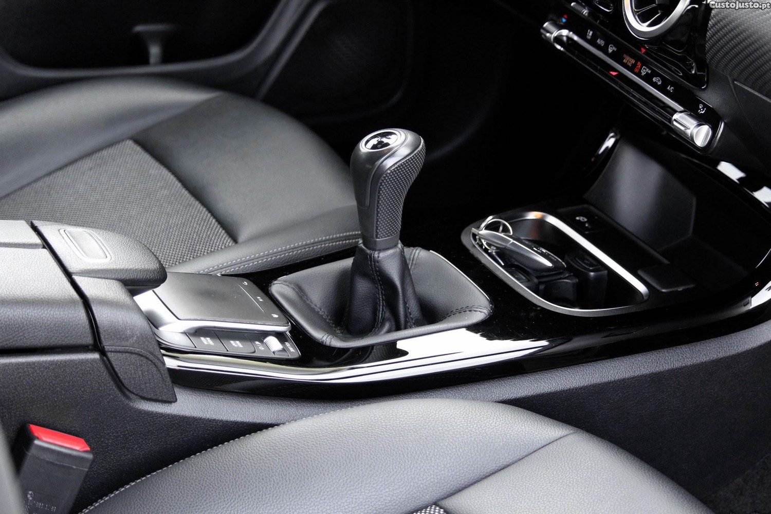 Mercedes-Benz CLA 180 d Style — fotografia 11
