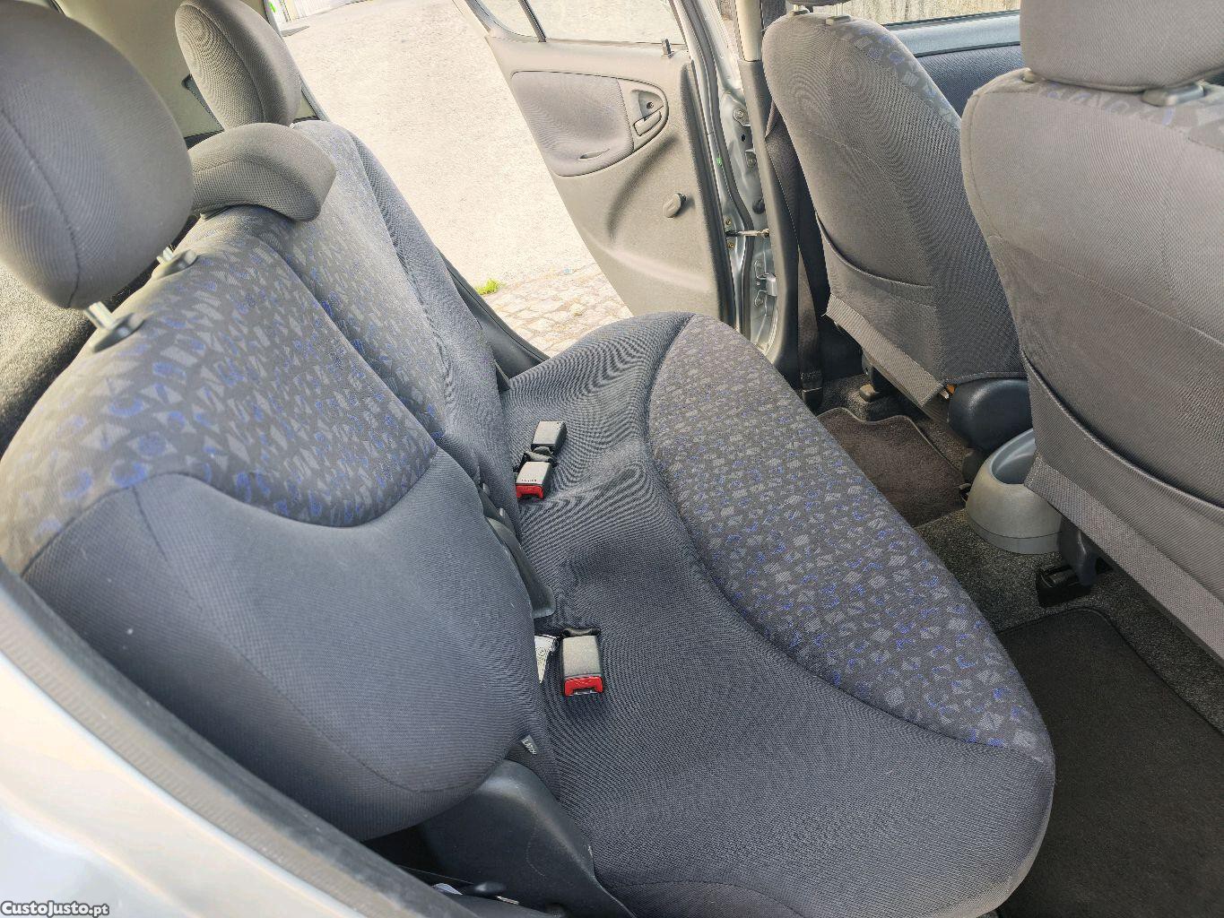 Toyota Yaris gasolina — fotografia 3