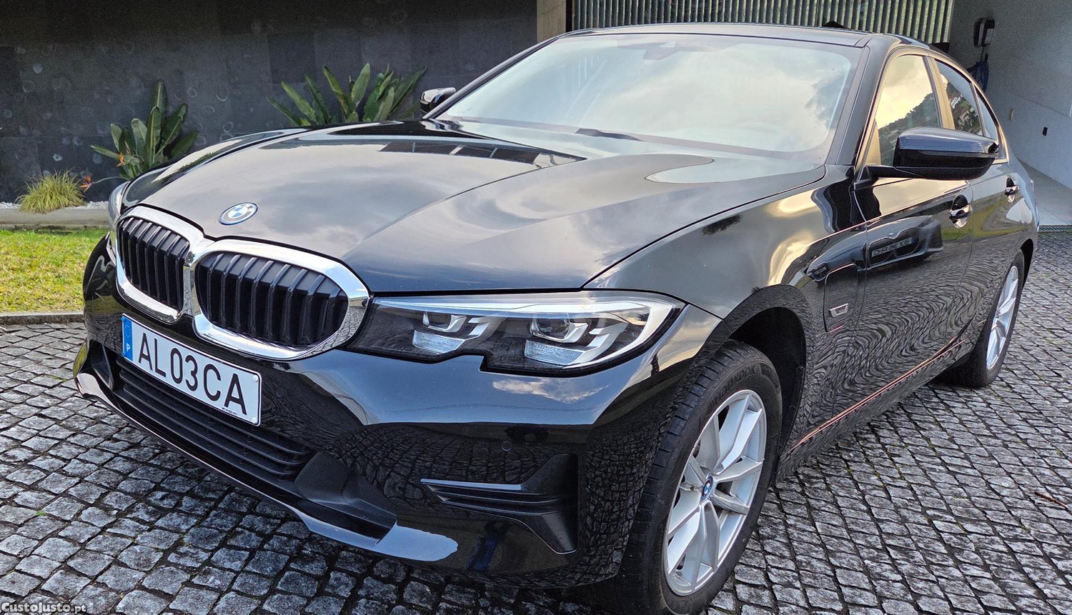 BMW 320 e Berlina   Hibrido plug-in - Versão Advantage - 21 foto 3