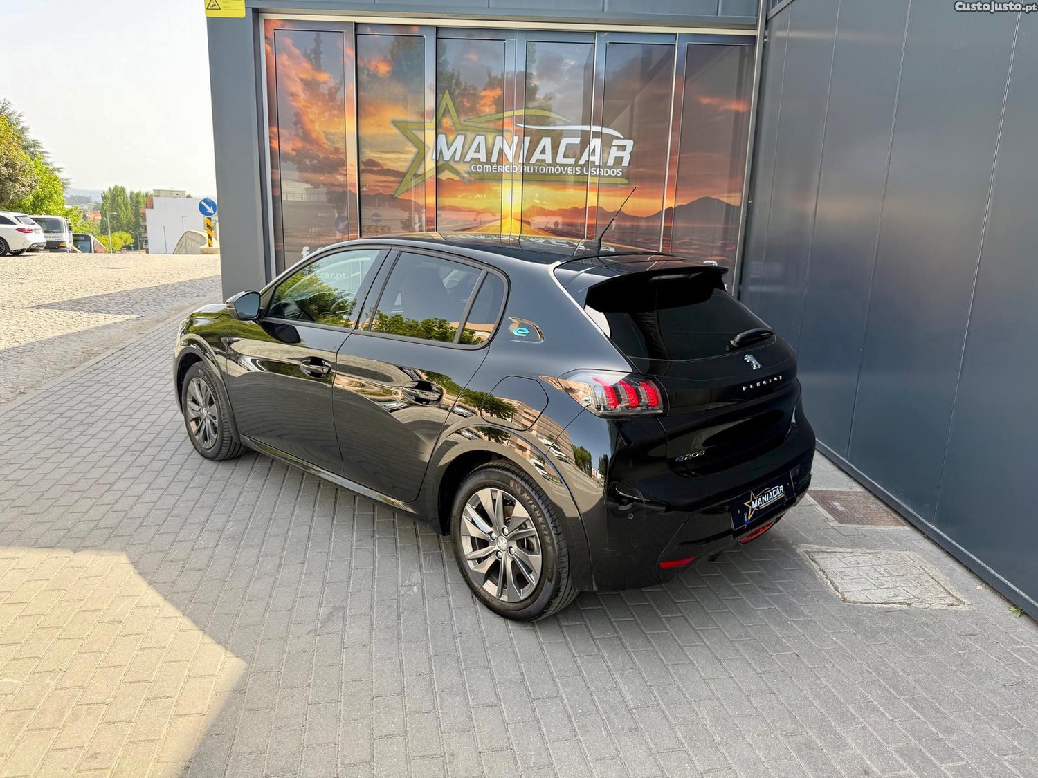 Peugeot e-208 Allure — fotografia 12