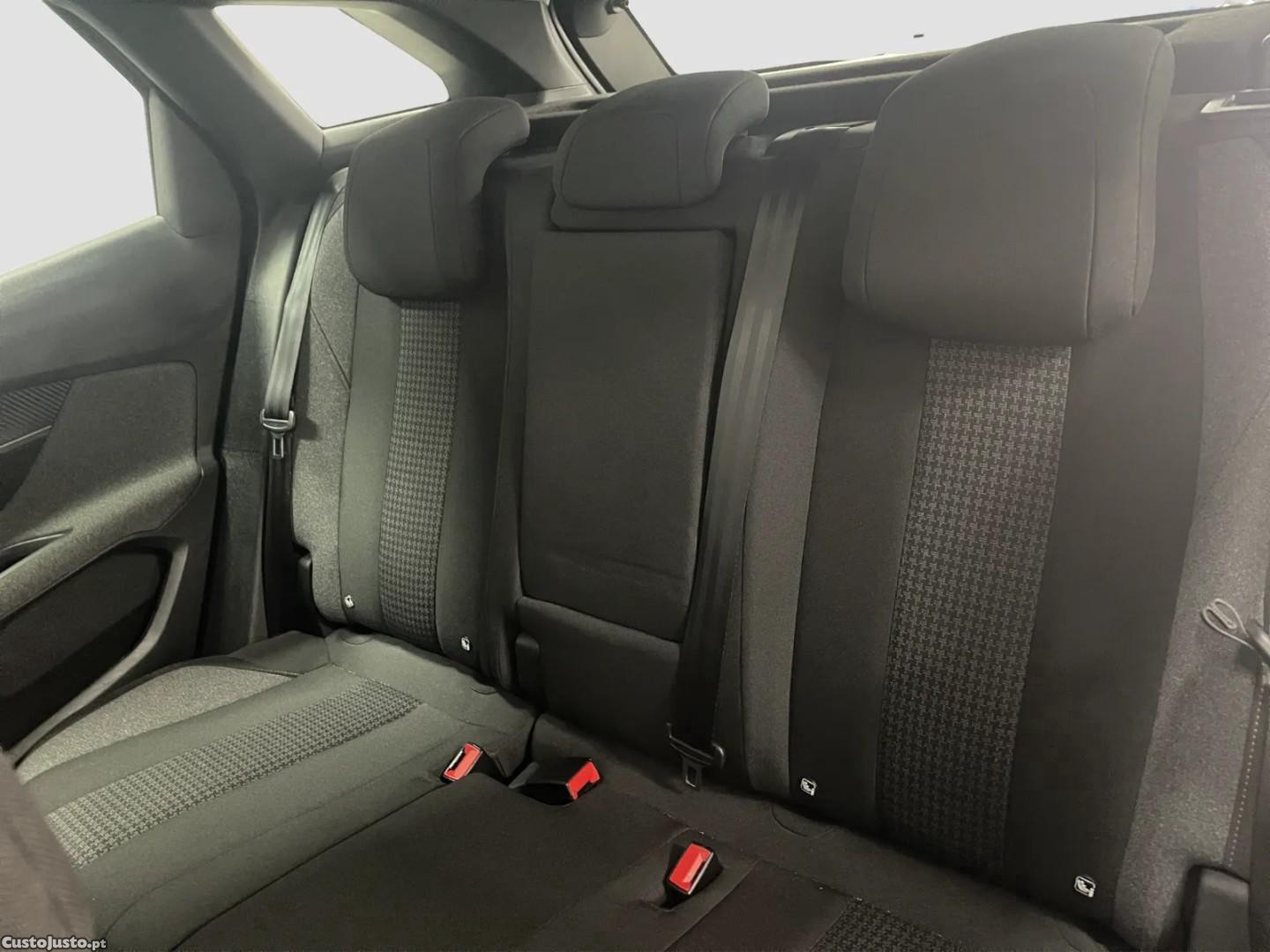 Peugeot 3008 PureTech 130 Stop & Start GPF Active Business-Pack — fotografia 5