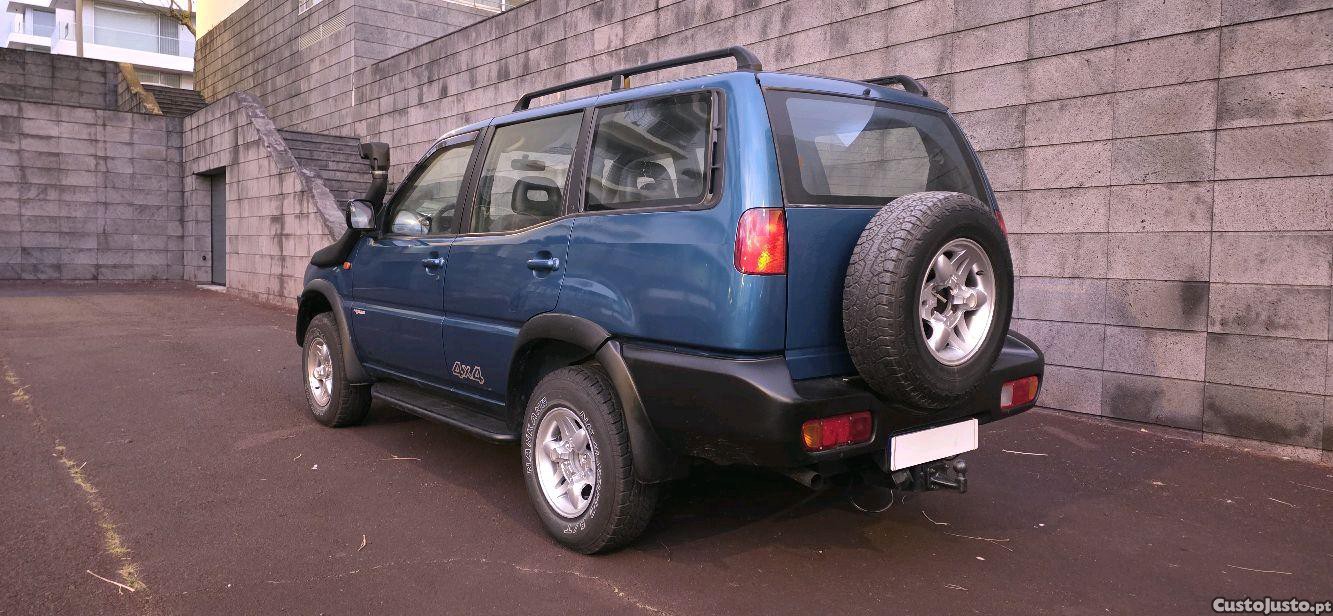 Nissan Terrano 2 4x4 de 7 Lugares impecável — fotografia 6