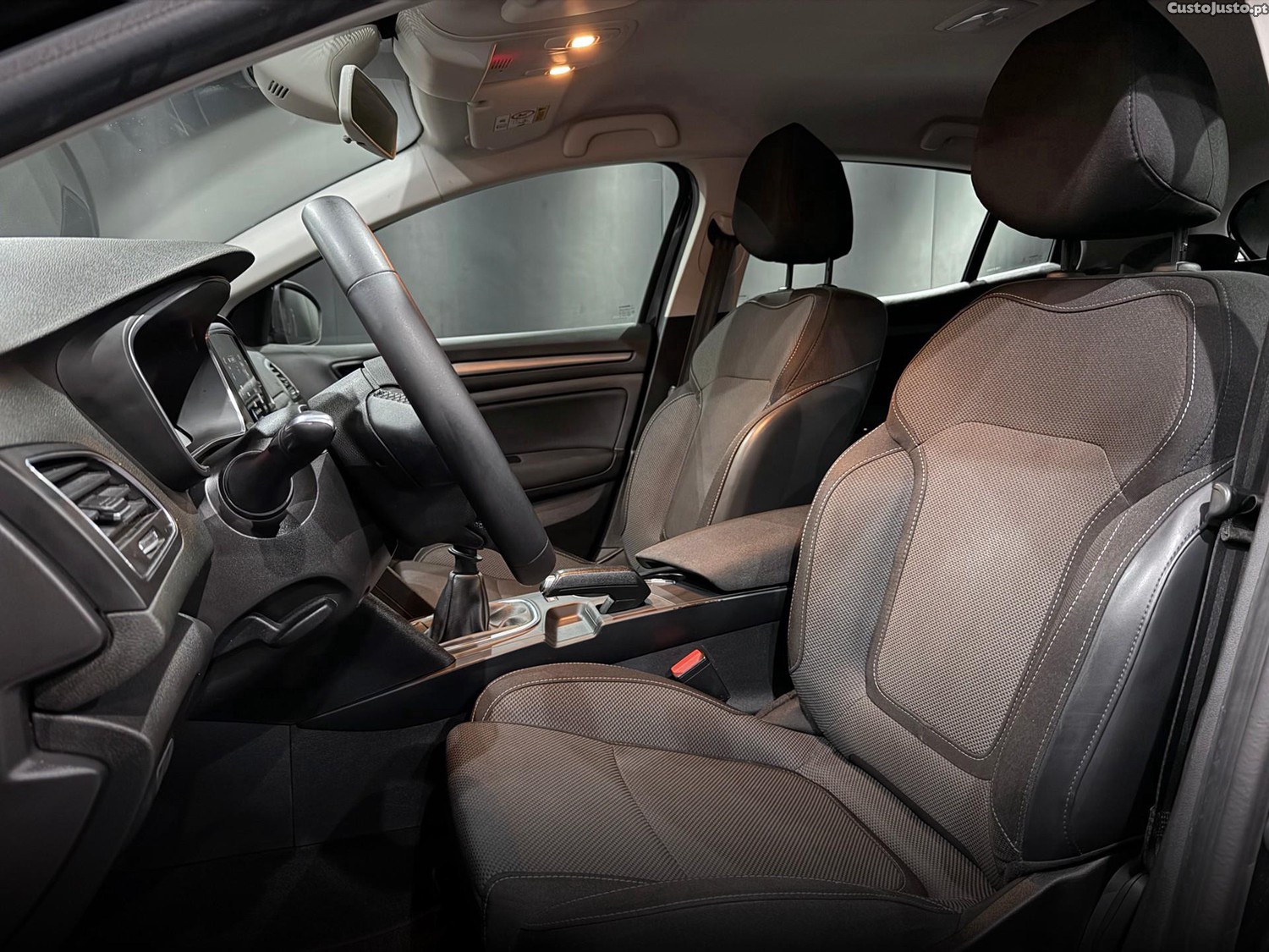 Renault Mégane 1.5 Blue dCi Intens — fotografia 11