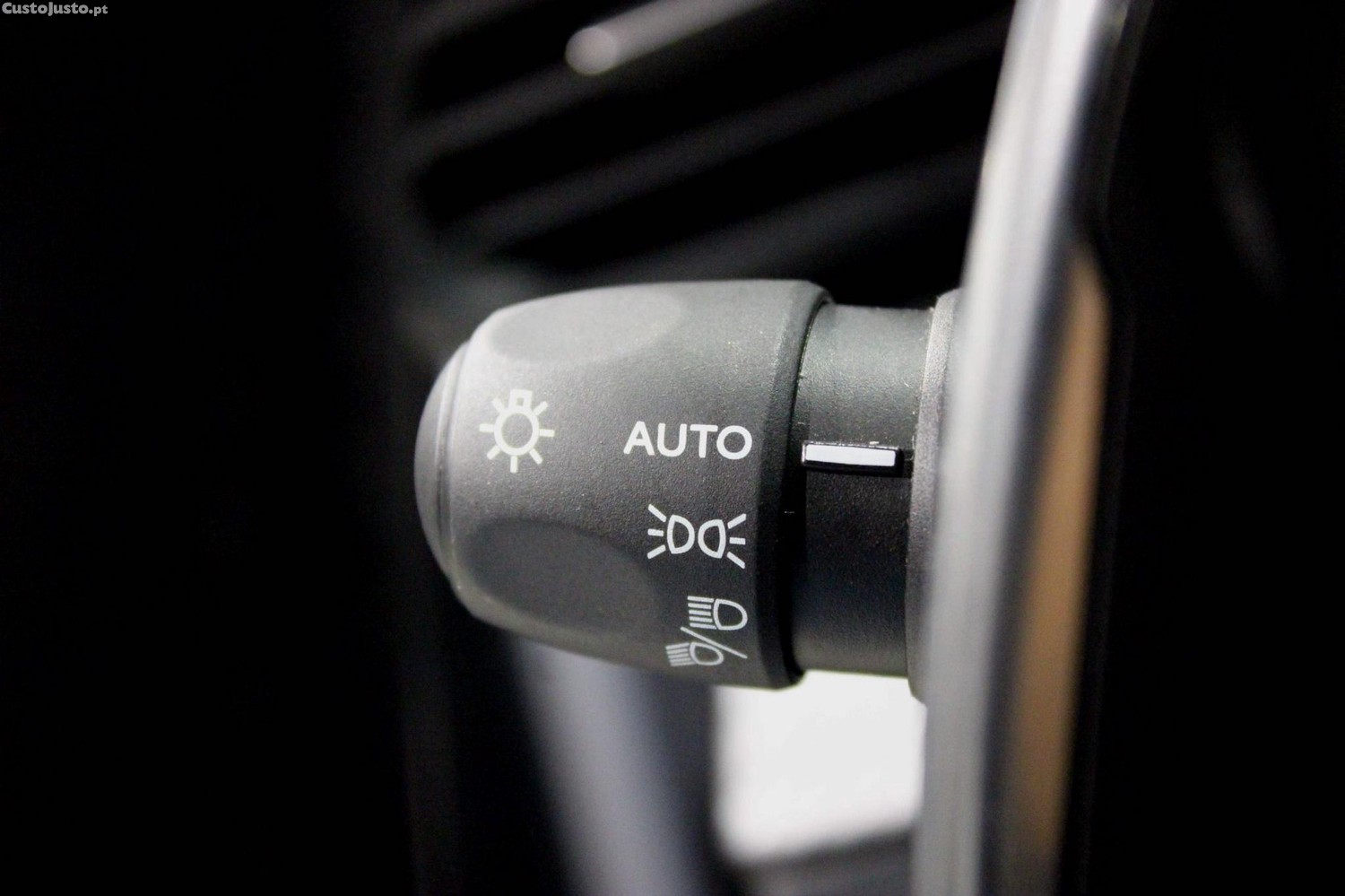 Peugeot 2008 1.5 BlueHDi Allure Pack EAT8 — fotografia 12