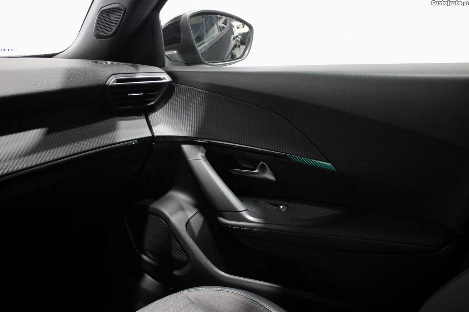 Peugeot 2008 1.5 BlueHDi Allure EAT8 — fotografia 5