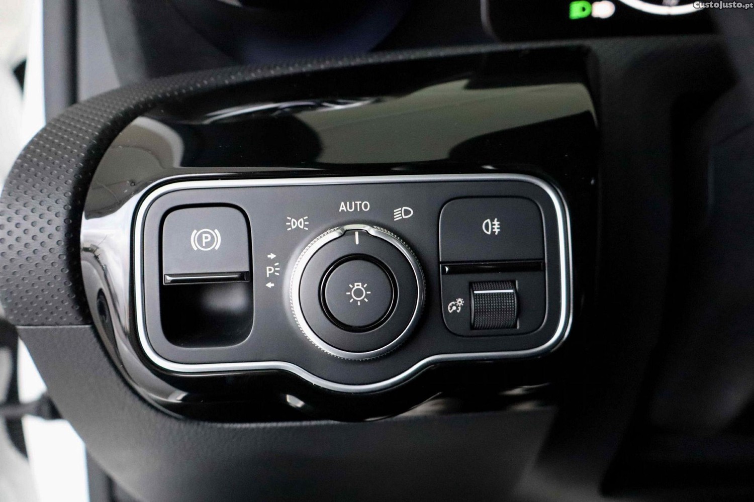 Mercedes-Benz A 180 d — fotografia 17