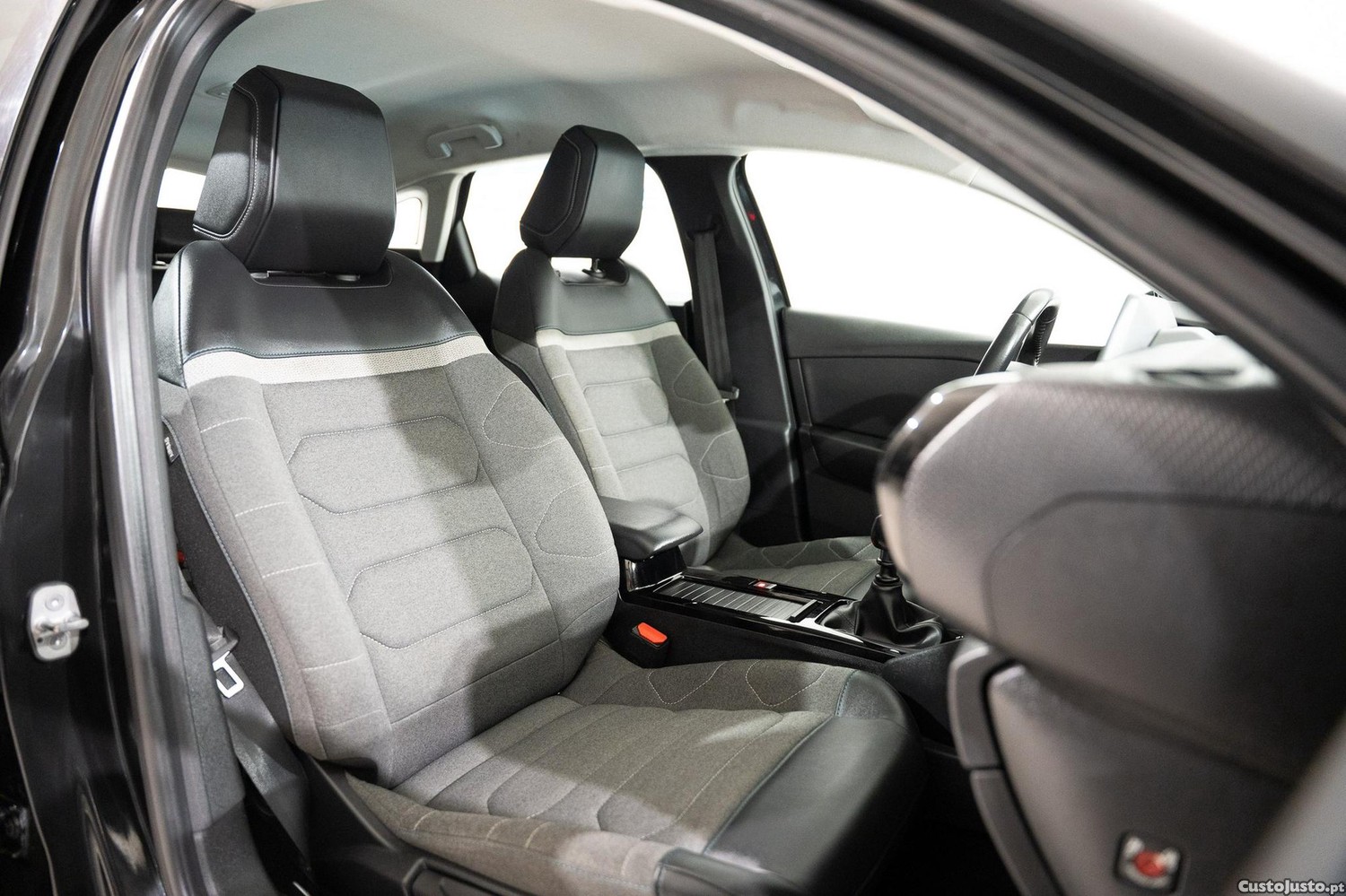 Citroën C4 1.2 PureTech Shine — fotografia 3