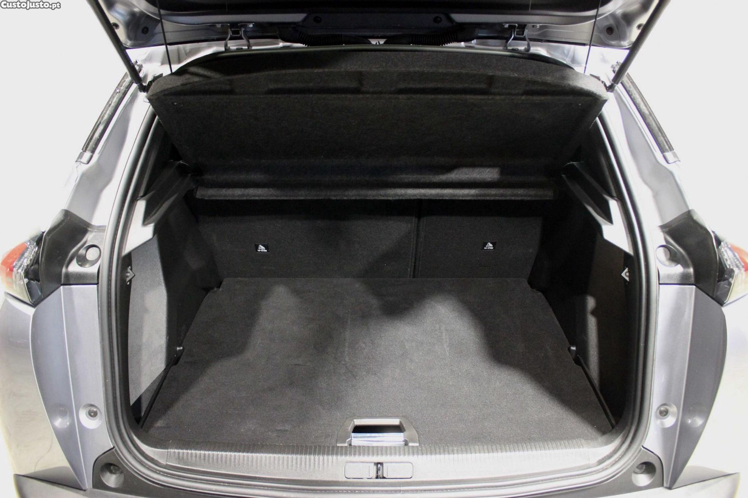Peugeot 2008 1.5 BlueHDi Allure Pack EAT8 — fotografia 20