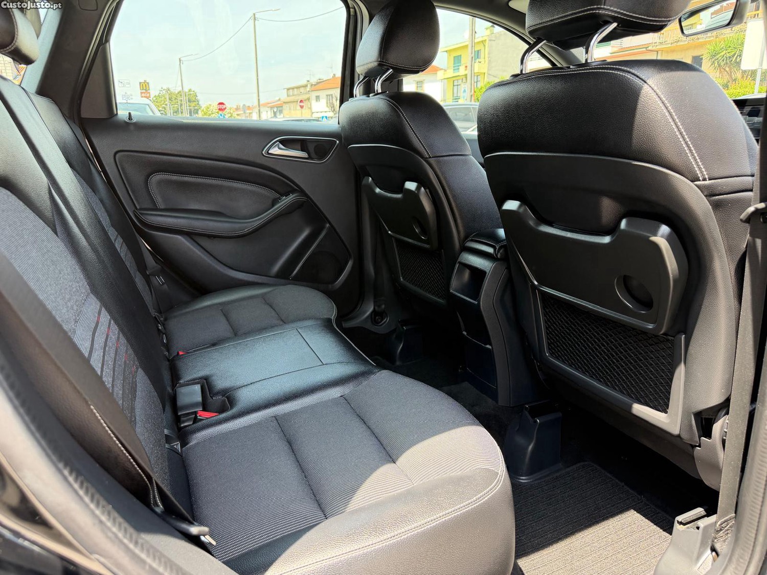 Mercedes-Benz B 180 d Urban — fotografia 13