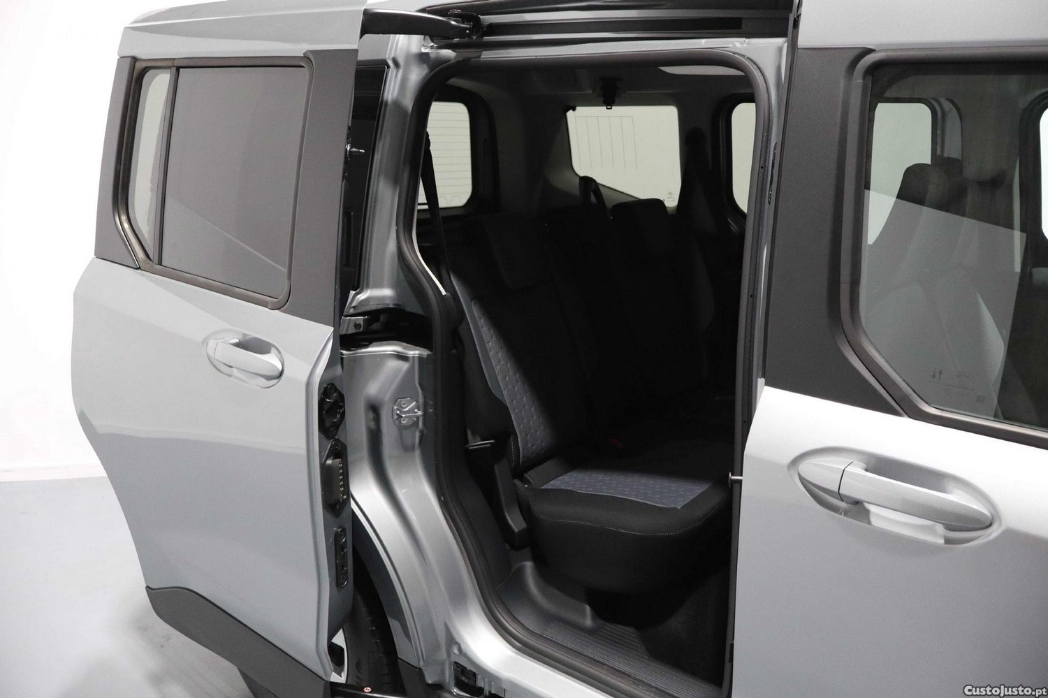 Ford Tourneo 1.0 EcoBoost Titanium — fotografia 24