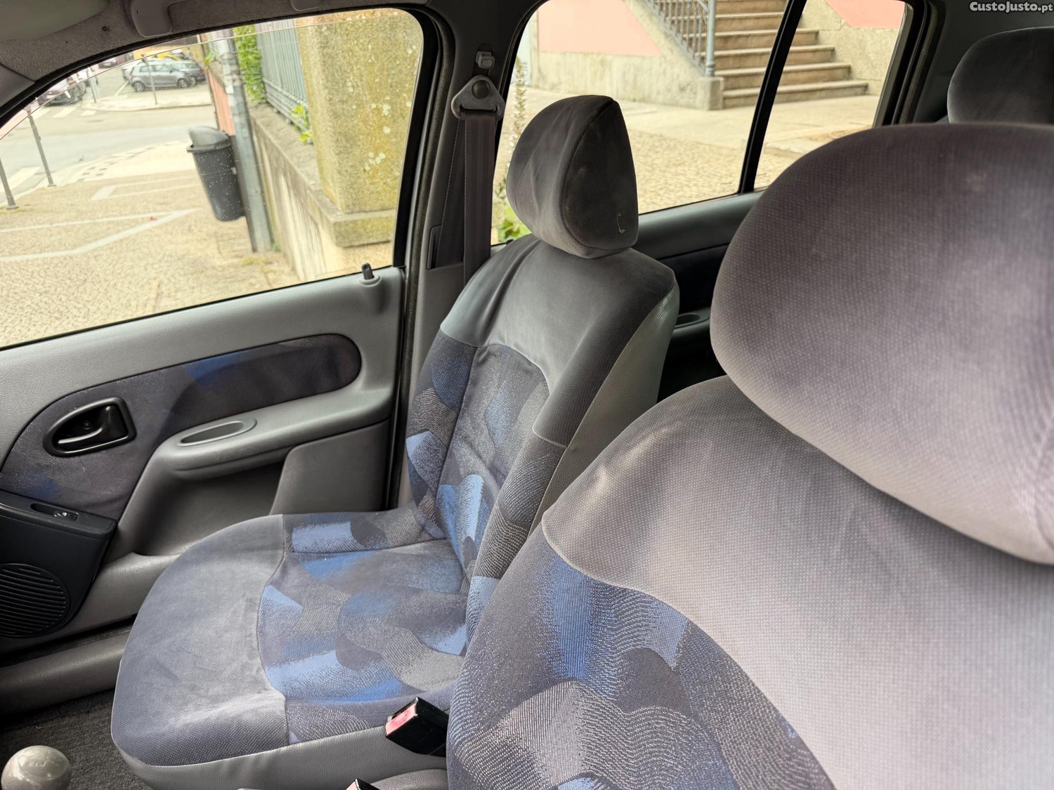Renault Clio 1.2 Extreme 16 V — fotografia 13