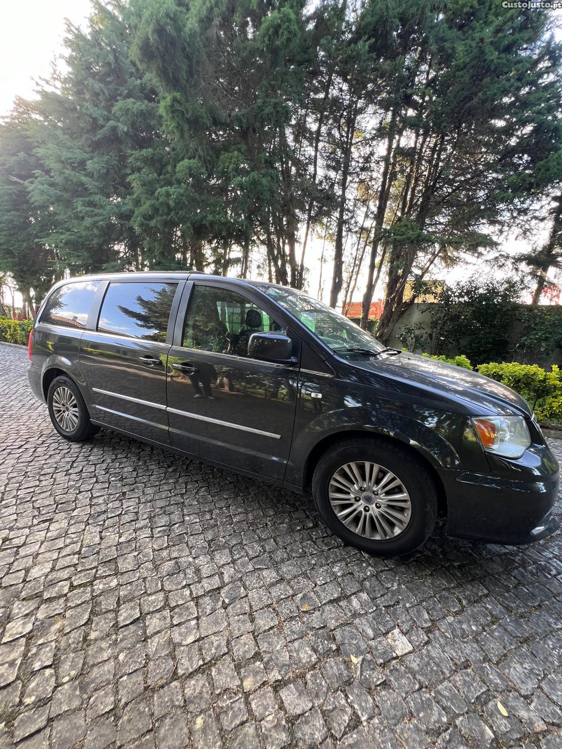 Lancia  Voyager 2.8 — photo 2