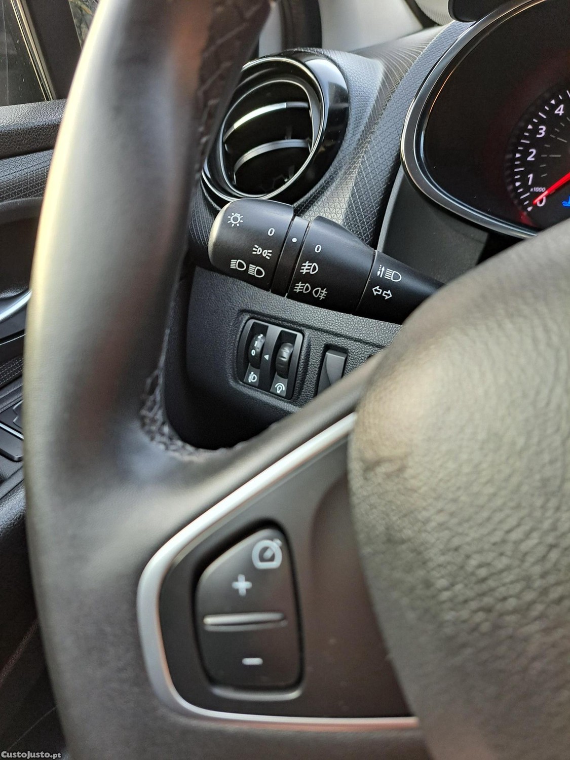 Renault Clio 0.9 TCe Limited — fotografia 15