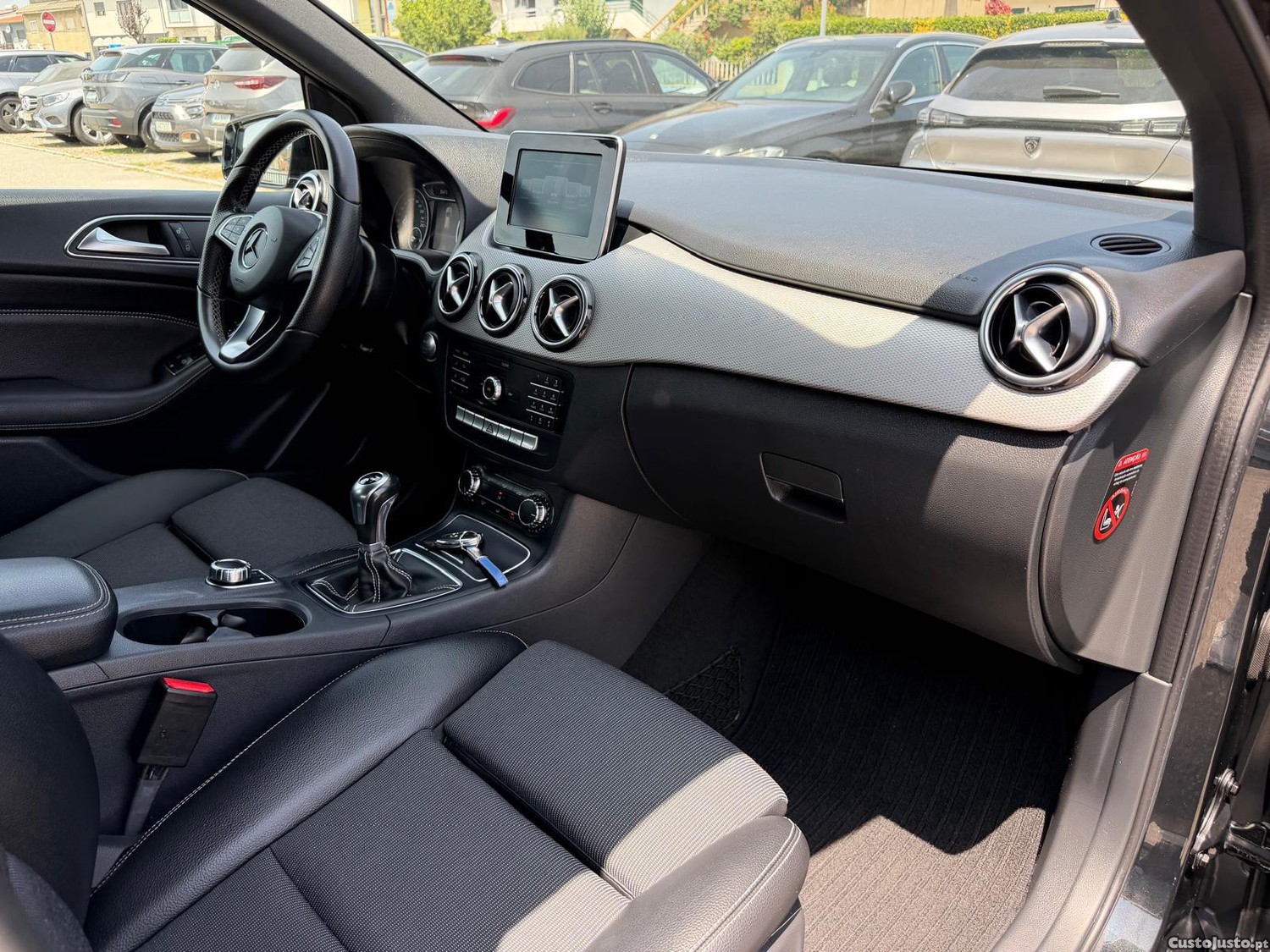 Mercedes-Benz B 180 d Urban — fotografia 12