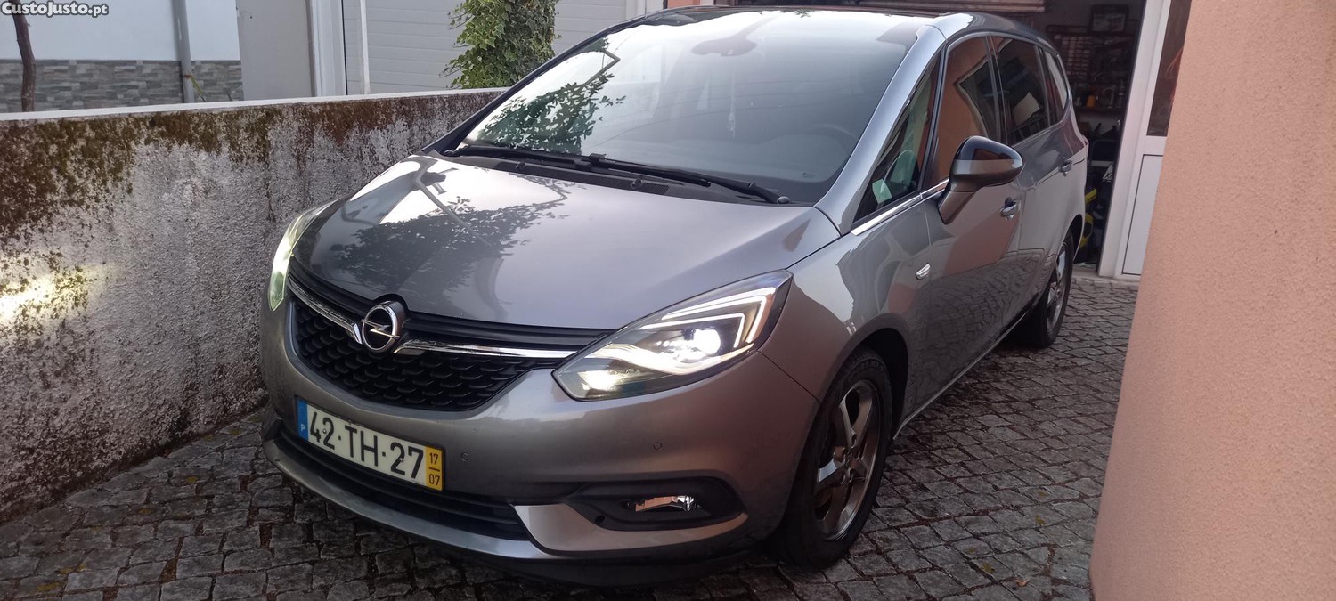 Opel Zafira Tourer — fotografia 3