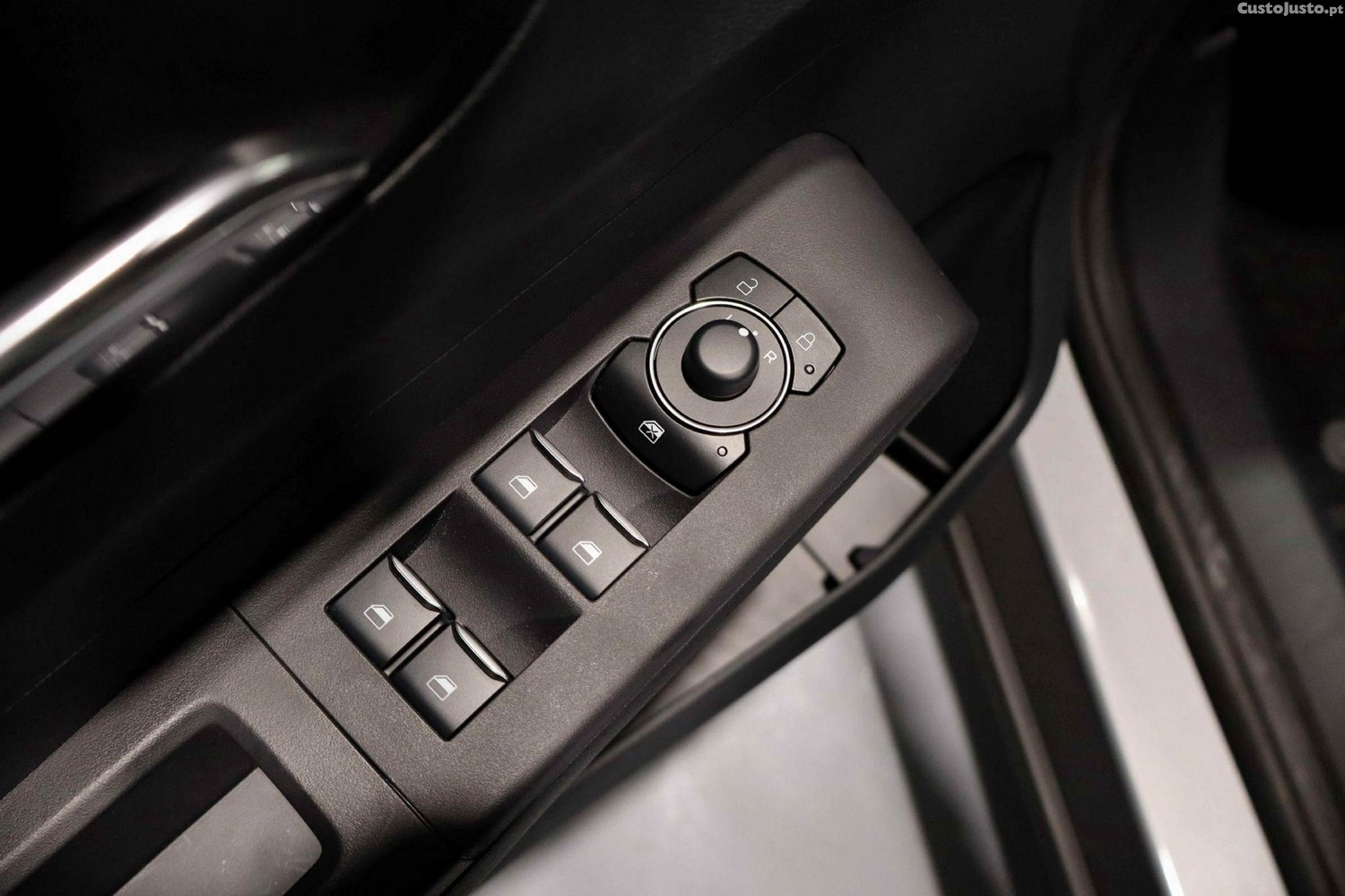 Ford Tourneo 1.0 EcoBoost Titanium — fotografia 17