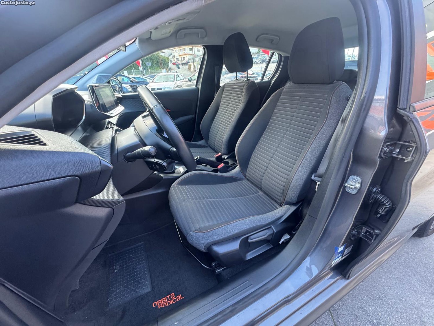 Peugeot 208 1.2 PureTech Active Pack — fotografia 5