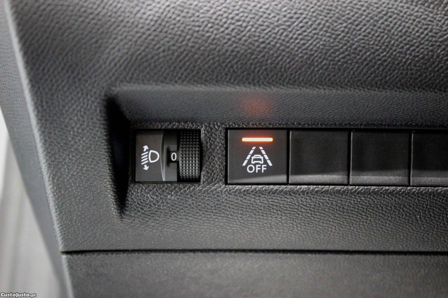 Peugeot 208 1.5 BlueHDi Active Pack — fotografia 20