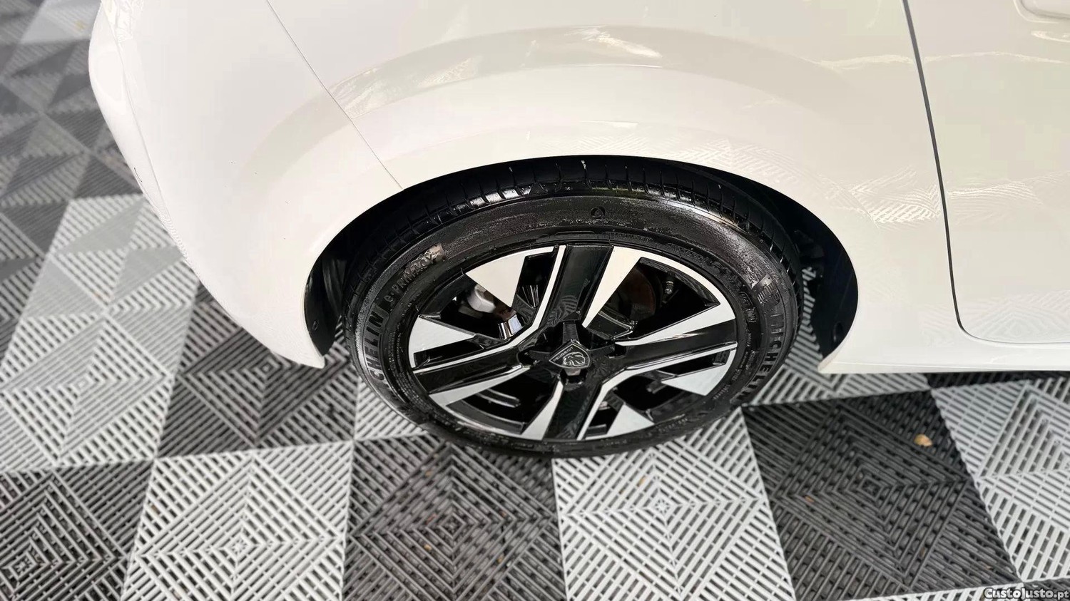 Peugeot 208 Puretech 100 allure — fotografia 8