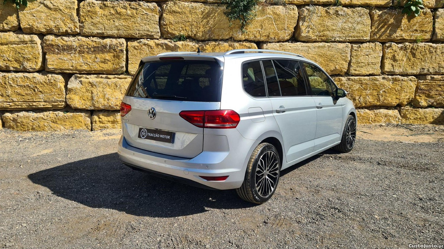 VW Touran 1.6 TDi Confortline DSG - 18 — photo 2