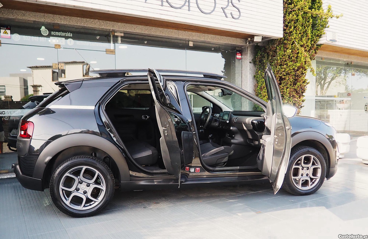 Citroën C4 Cactus 1.2 Shine 110cv — fotografia 4