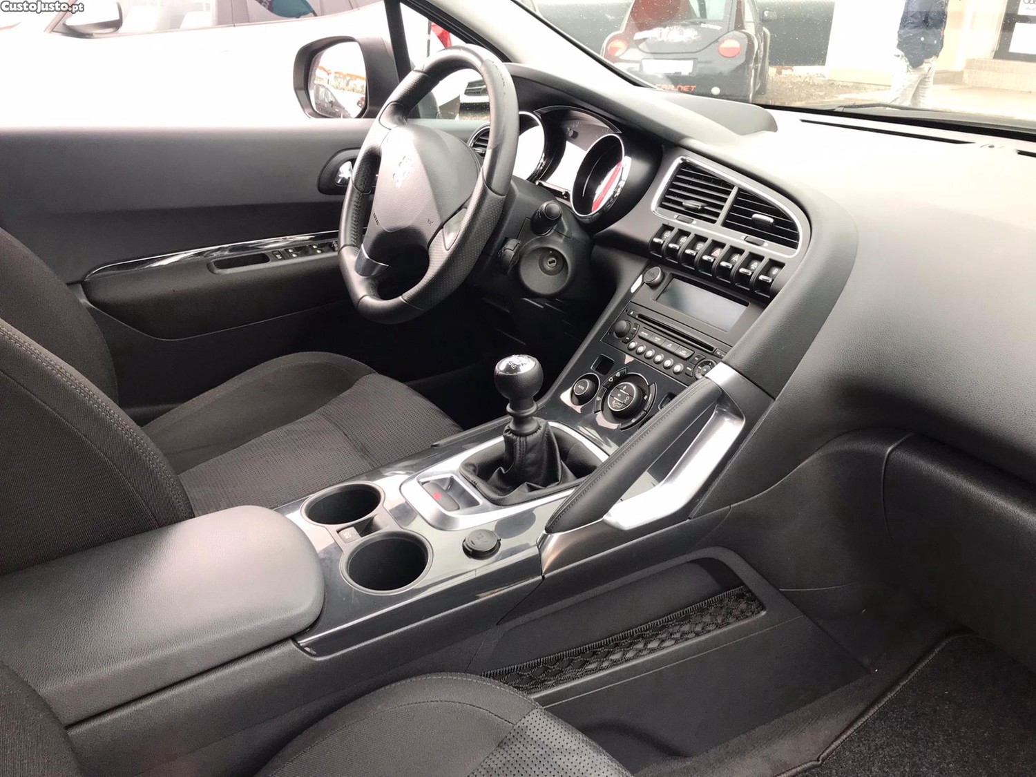 Peugeot 3008 HDI — fotografia 2
