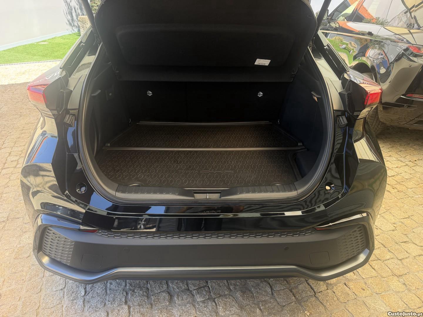 Toyota C-HR 2.0 HDF Plug-in GR Sport Premiere Edition — fotografia 13