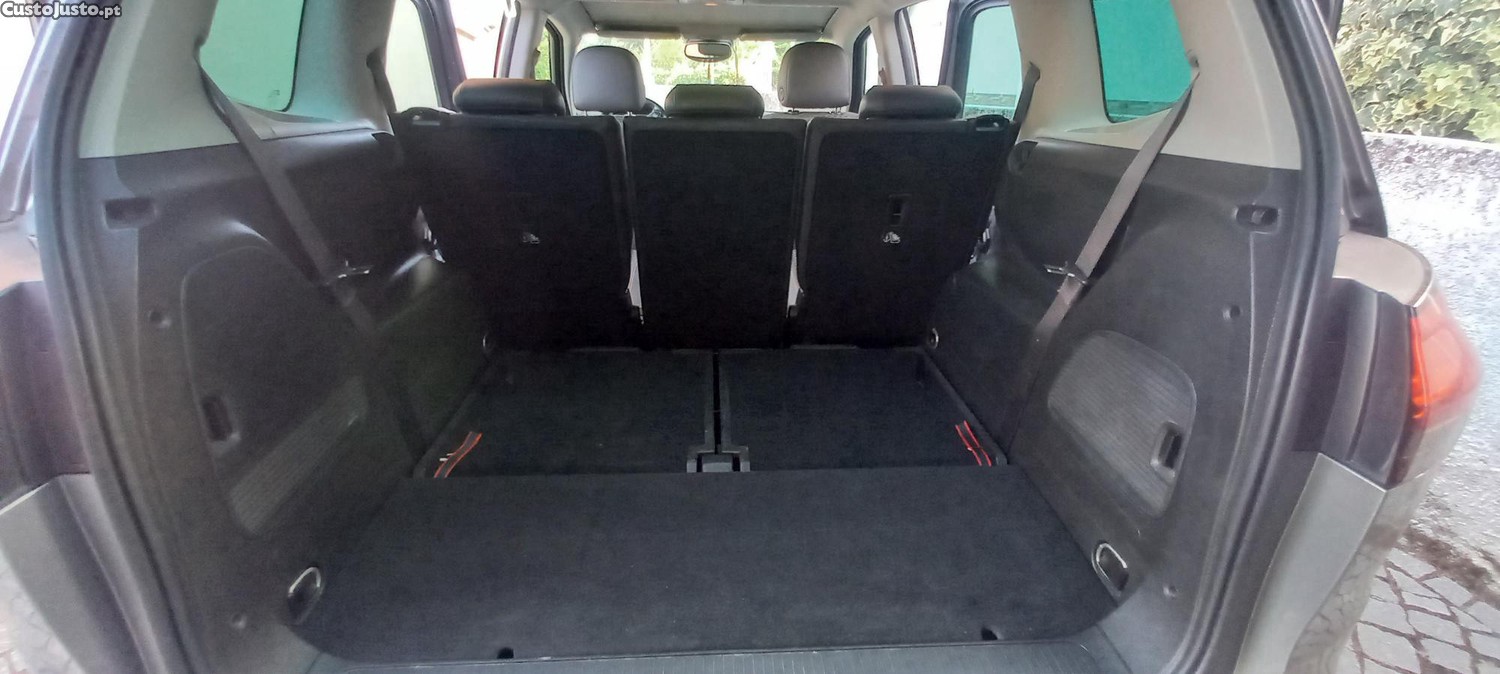 Opel Zafira Tourer — fotografia 2