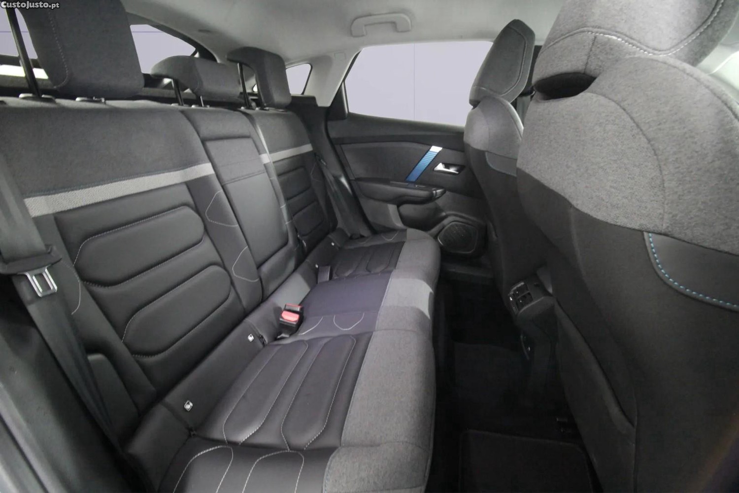 Citroën e-C4 136 Standard-Range PLUS — fotografia 4